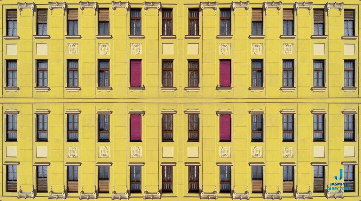 Yellow building block forming a simetrical image