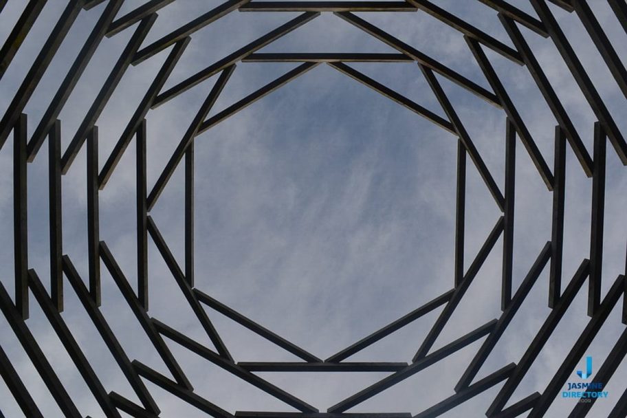 Cimmetry 30 Photos Showing What Symmetry Really Means – Part 2