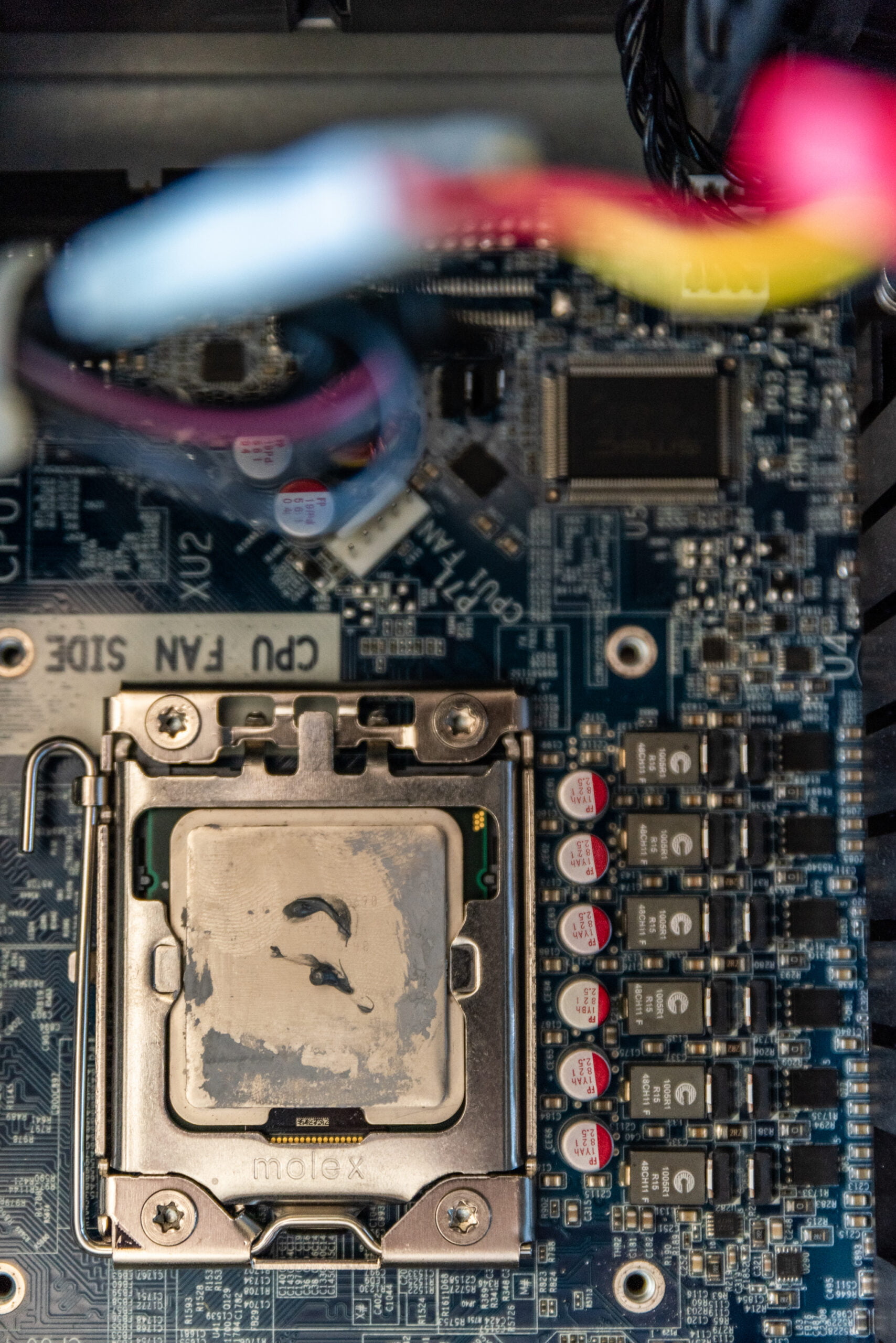 Applying thermal on the CPU slots
