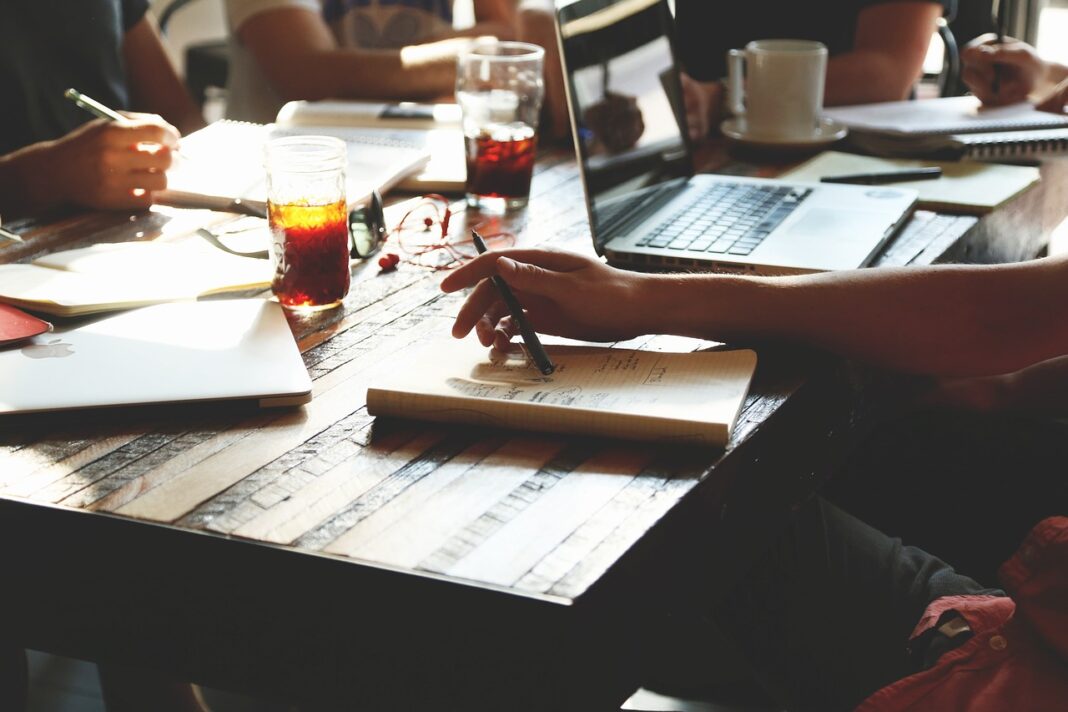 Photo by StartupStockPhotos startup, start-up, people
