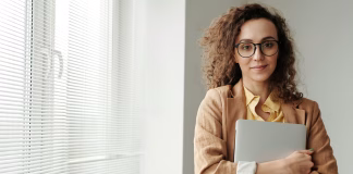 Five Reasons Editorial Review Beats Algorithmic Curation