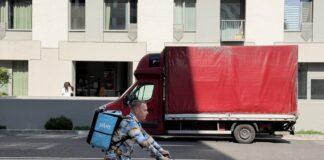 Off-page SEO for small business: building authority beyond your site Open pocket directory of local artisans on a wooden cart in a Mediterranean plaza beside a craftsman and seven listeners