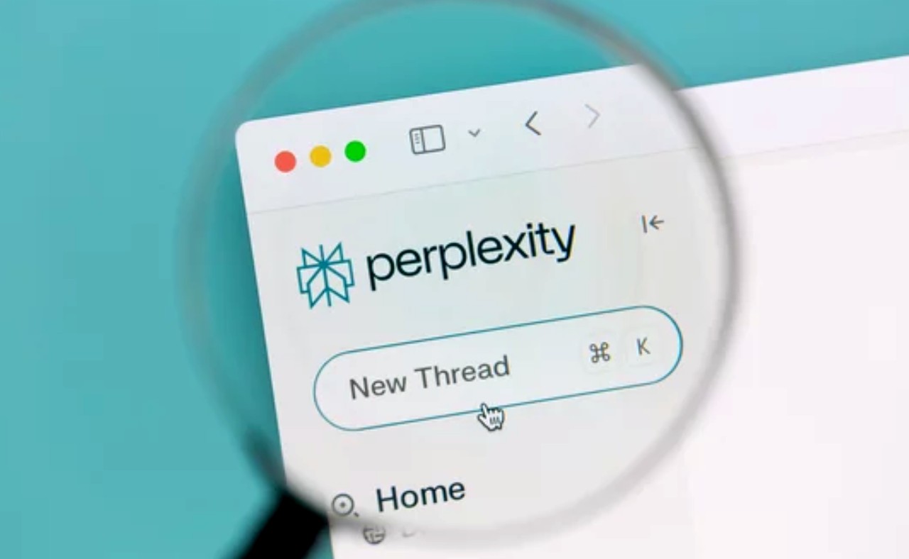 Magnifying glass examining Perplexity AI web interface on computer screen, illustrating the use of artificial intelligence tools for link building research and digital marketing strategies.